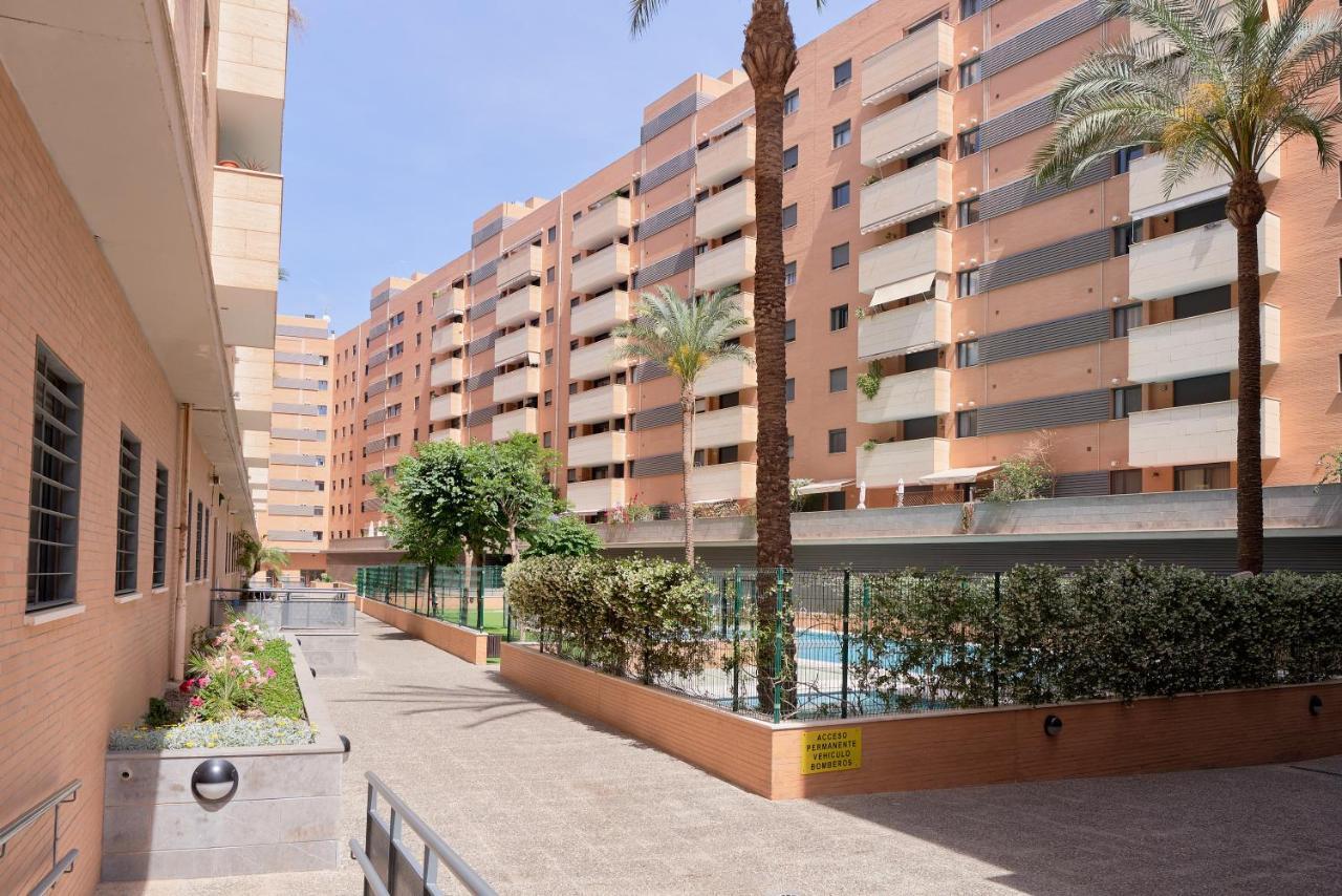 Alterhome Apartamento Con Piscina Maria Zambrano Malaga Bagian luar foto